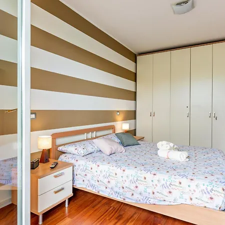 Bluemoon Luminoso Con Piscina Λατζίζε